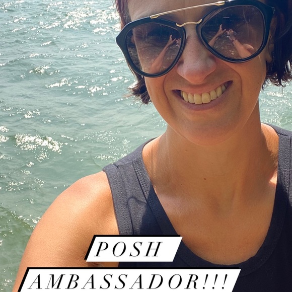 Meet your Poshers, Becky & Amy - Picture 2 of 3